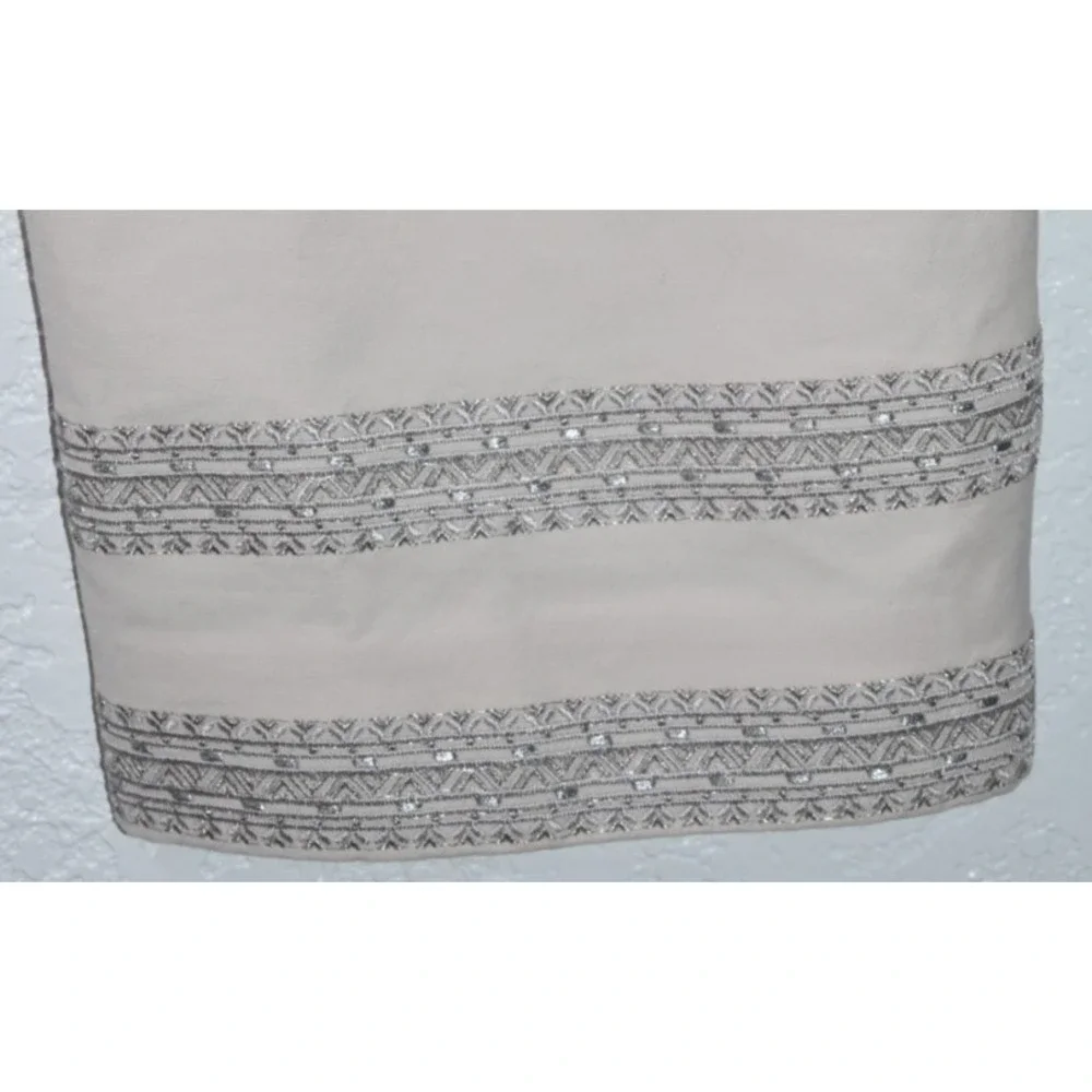 White House Black Market 12 Embroidered THE STRAIGHT CROP Stretch Ivory Cream - Picture 12 of 16